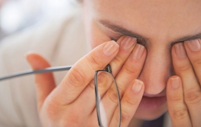 علل ؛ نکات پیشگیری وداروهای خانگی برای درمان خارش چشم