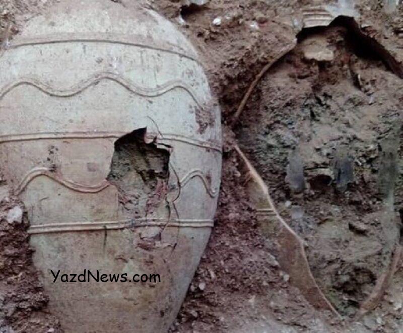 دستگیری یک حفار غیر مجاز و کشف یک خمره قدیمی در یزد
